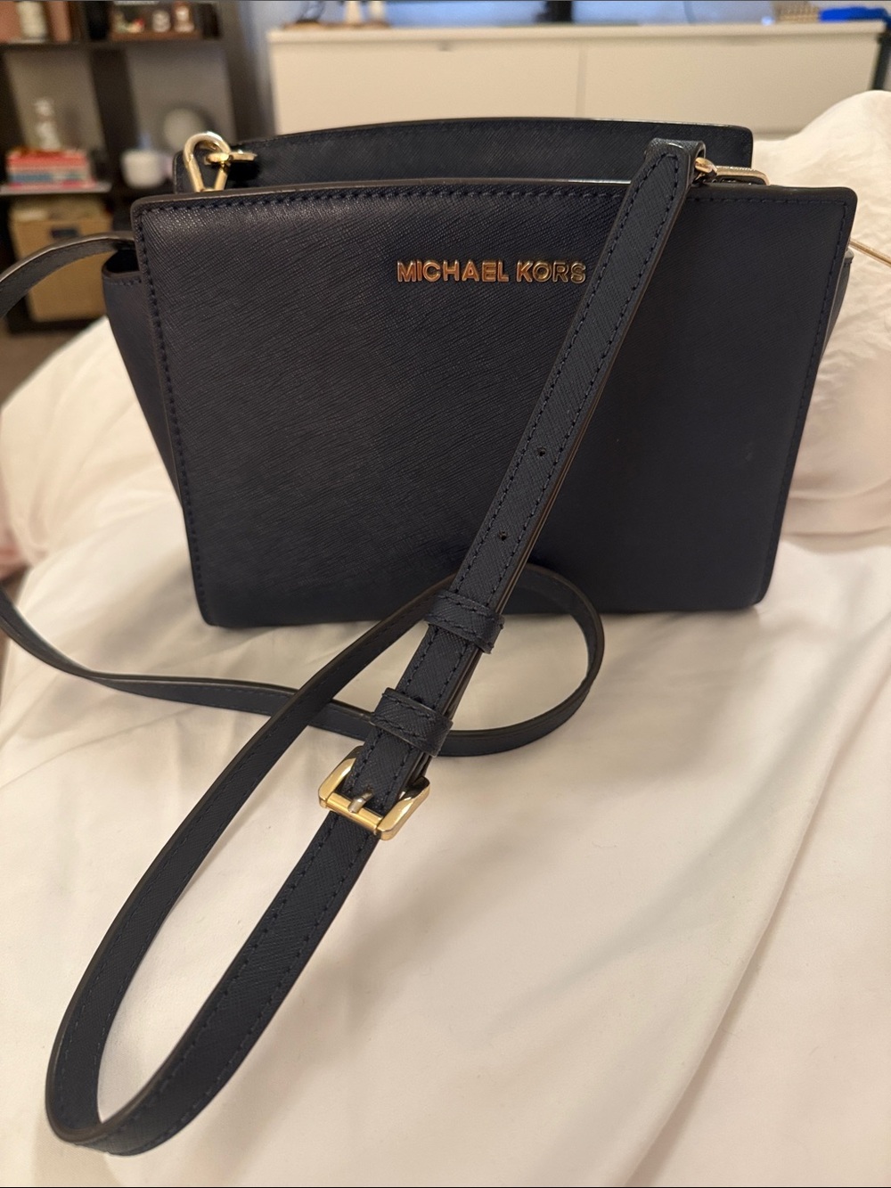 Michael Kors Selma Medium Messenger Bag